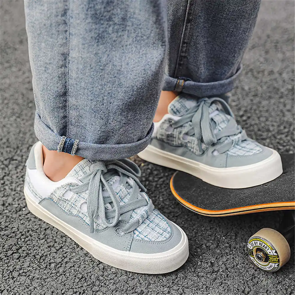مع جلد الهيب هوب أحذية المدرسة - مراجعة Tech Accessories Ideas وسعره